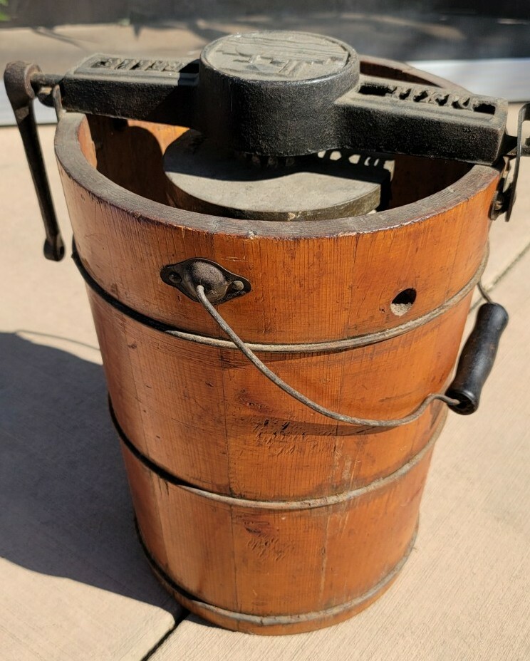 Antique Dixie Belle 4 Qt Ice Cream Freezer Hand Crank, RCW Richmond