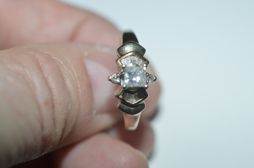 HERMOSA ALIANZA DE ORO DE DIAMANTES PRINCESA Y BAGUETTE 14K (talla 9) 2,92 gramos - Imagen 13 de 13