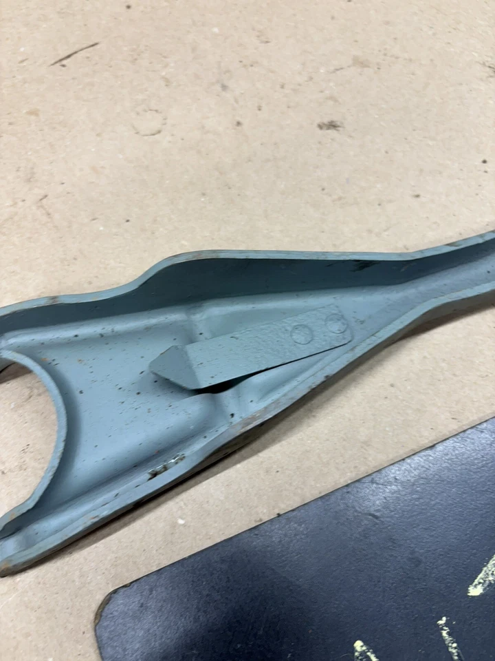 Soporte de cojinete de embrague horquilla de transmisión manual Mopar Dodge Plymouth OEM Foto 3 de 4