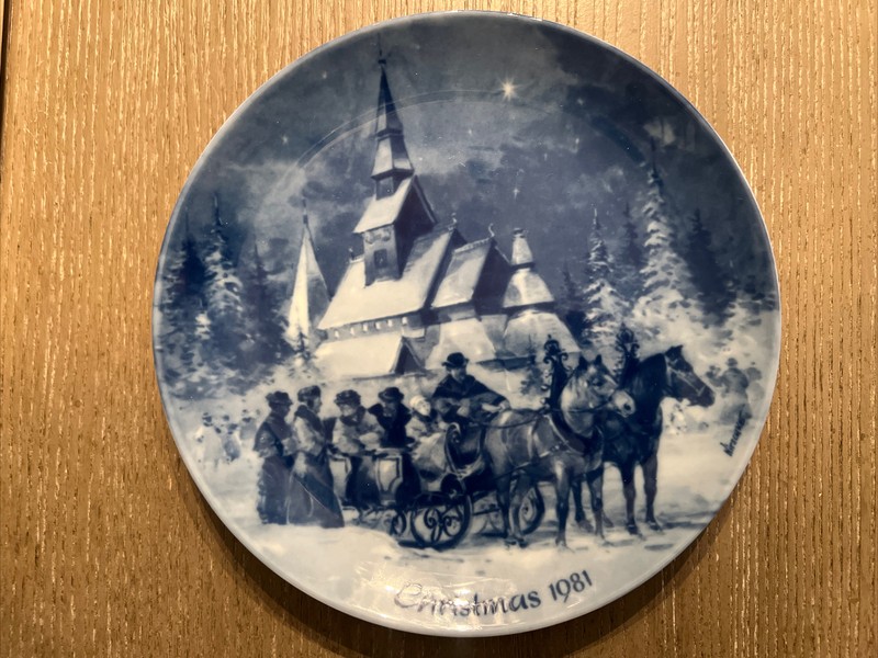 BERLIN Design Germany Blue Porcelain 1981 CHRISTMAS in Hahnenkle7 1/2"d Plate LE