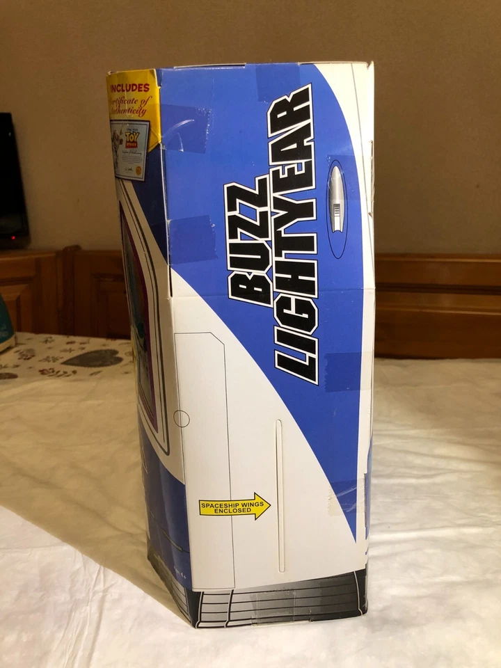 Buzz Lightyear Signature Collection French - New - Never Open - Read Description - Immagine 2 di 4