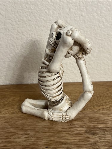 Skeleton In Yoga Position Halloween White Ceramic Skeleton Statue Figurine - 第 18/21 張圖片