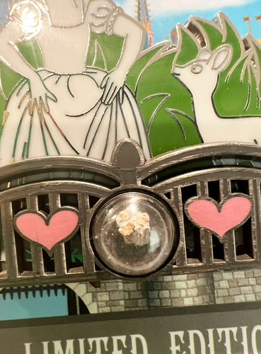 Snow White Grotter Piece of Disney History DLR Disney Pin C01 - Picture 3 of 3