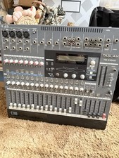 Consola de mezclas TASCAM TM-D1000