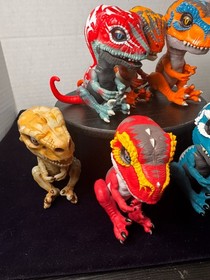 Wowwee fingerlings t-Rex lot of 7 $25 All of them work