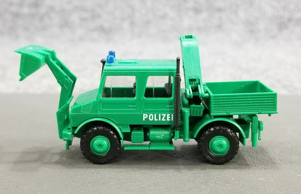 ROCO #1497 MB UNIMOG BERGERAUMGERAT POLICE 1:87 HO GREEN IOB - Image 2 of 4