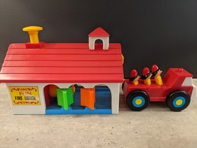 FUN FIRE HOUSE Station w/ Firetruck Vintage Toy PRESS & GO Joseph International