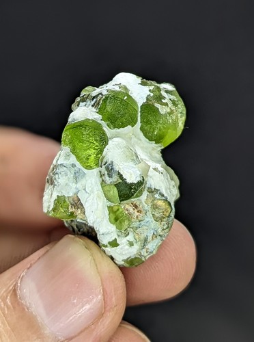 Muestra de cristal de peridoto natural de la mina Sapat Pakistán 33x19 mm (video interior) - Imagen 4 de 10