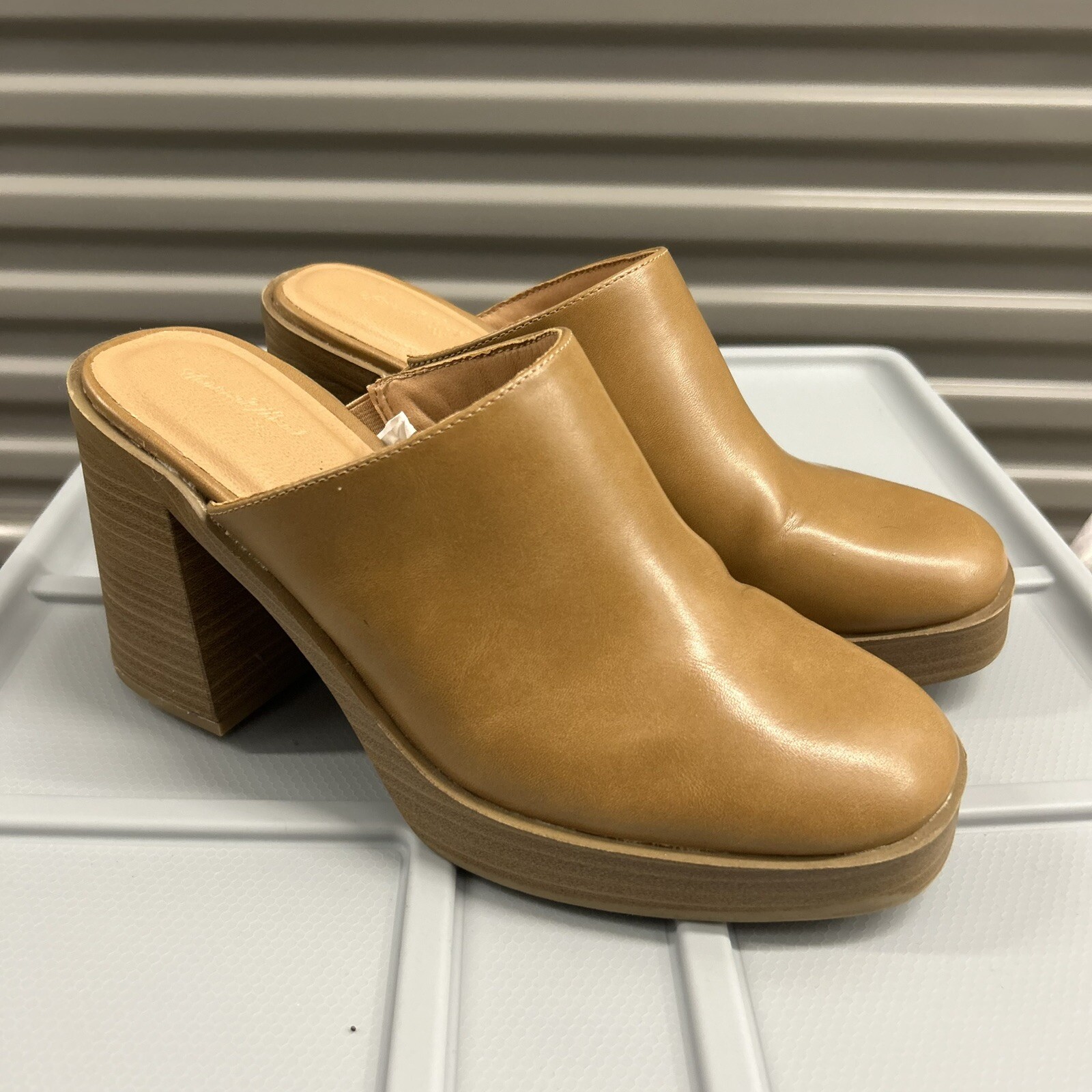 Universal Thread Chunky Platform Mules - image 1