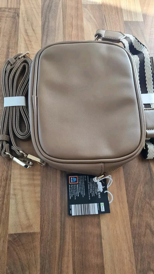 Bolso de Hombro Avenue Marrón Antirrobo con Detalle Dorado, 2 Correas Ajustables Foto 4 de 4