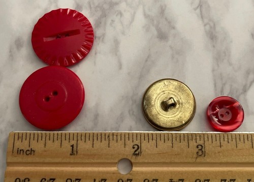 Estate Crafting Red Plastic Mixed Sewing Buttons Button Lot 123-26 - Picture 7 of 9