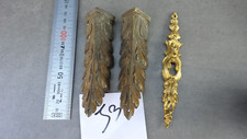 J3/ 2 anciennes garnitures d'angle de meuble en bronze et 1 entrée de serrure