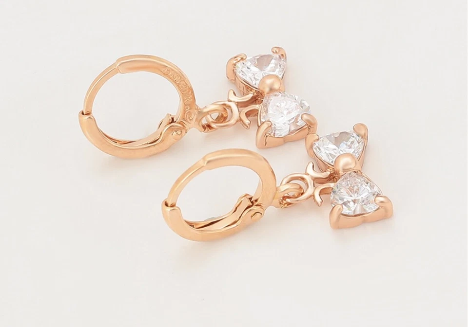 Pendientes colgantes/gotas pequeños de oro rosa con lazo ligero y respaldo Foto 2 de 3