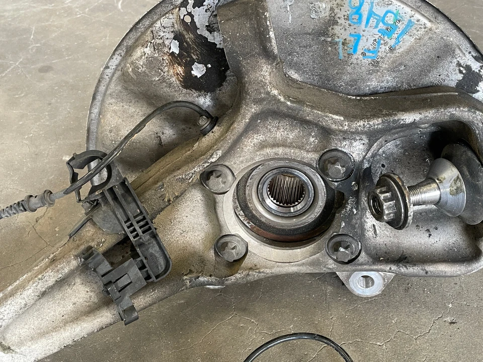 17 18 19 Mercedes GLE 43 AMG buje de nudillo de husillo de conductor delantero izquierdo AWD 1548 OEM Foto 3 de 4