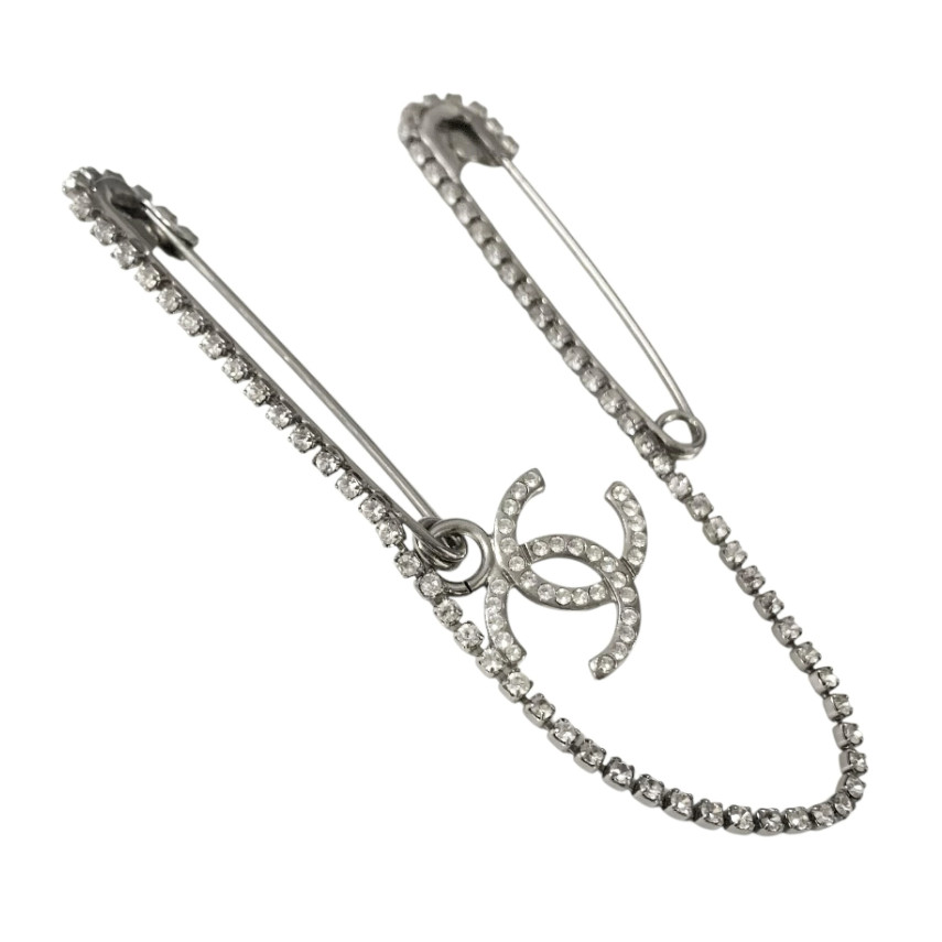 CHANEL CC Logo Rhinestone Chain Brooch Silver Tone Pin 01P Auth w/Box #2927