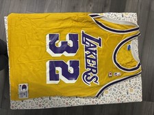 Champion Los Angeles Lakers Magic Johnson #32 NBA Jersey Size 44 Yellow/Purple