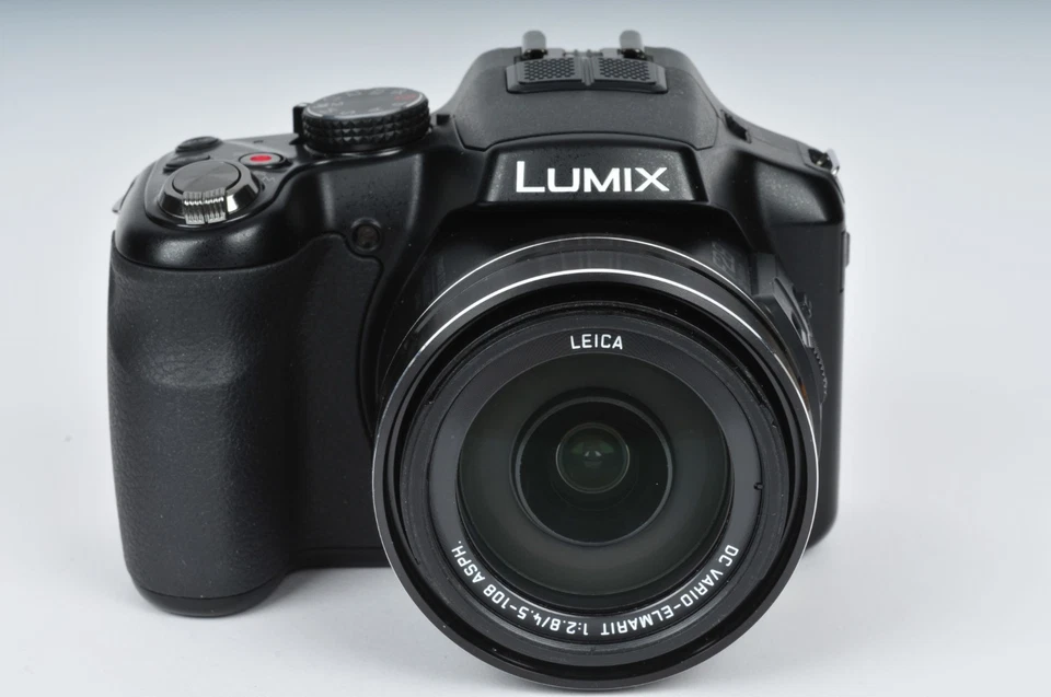 Cámara puente digital Panasonic Lumix DMC-FZ200 Full HD Foto 2 de 4