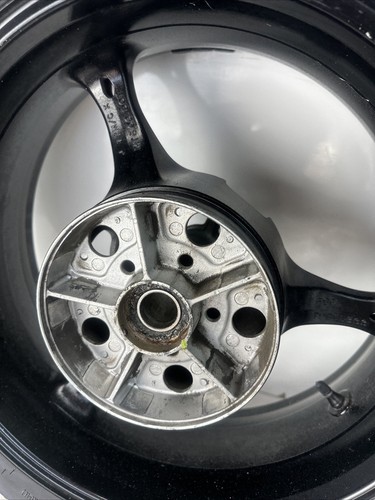 09-16 SUZUKI GSXR1000 REAR BACK WHEEL RIM TIRE ROTOR SPROCKET OEM STRAIGHT - Foto 6 di 16