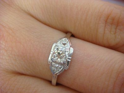 18K WHITE GOLD ART-DECO RING WITH APPROX.0.45 CT OLD MINE CUT DIAMONDS 2.1 GR.