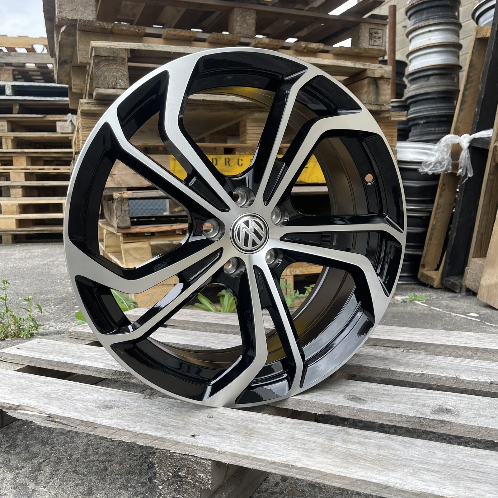 17" VW VOLKSWAGEN POLO ALLOY WHEEL SET 17X7.5 +35 5X100 eBay
