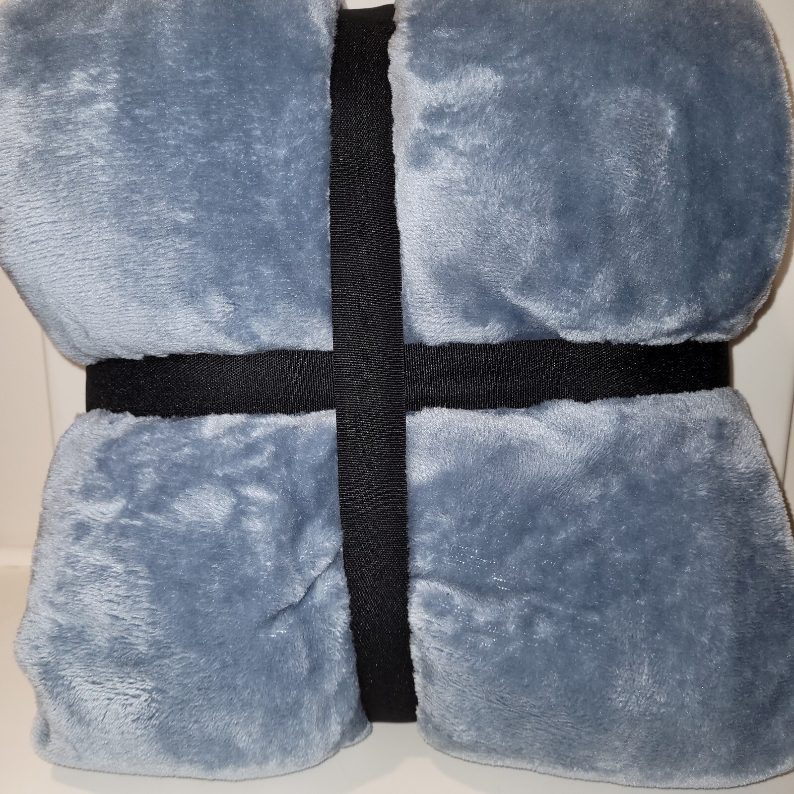 BERKSHIRE LIFE~ LusterSoft Oversized Cozy Blanket 60