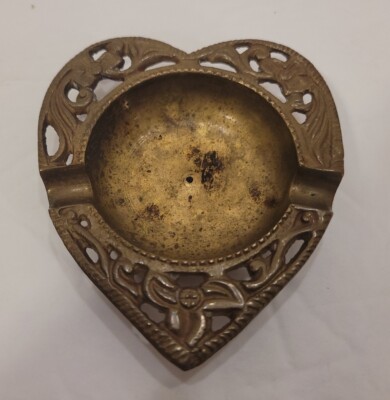 heart shaped cigarettes Vintage Solid Brass Metal Ashtray Cigarettes Heart Shaped 4