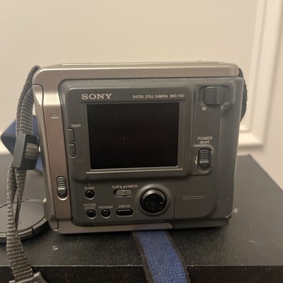 SONY MVC-FD7 マビカ　デジカメ　ユーズド Sony Mavica MVC-FD7 0.3MP Digital Camera - Steel Gray for