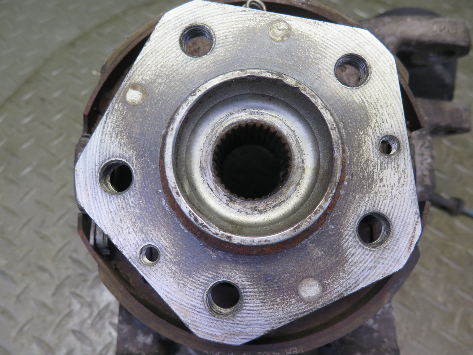2008-2019 MASERATI GRANTURISMO M145 RWD REAR LEFT SPINDLE KNUCKLE WHEEL HUB 40K