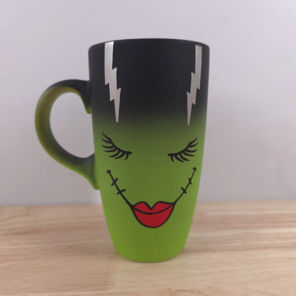 Кофейная кружка Bride of Frankenstein Cobwebs and Cauldrons без крышки 20 унций - Изображение 3 из 4