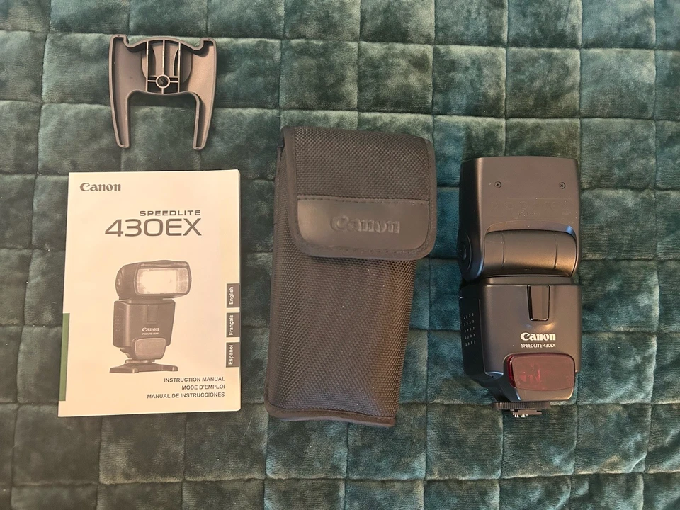 Canon Speedlite 430ex With Case, Manual,  and Mini Stand - Image 2 of 4