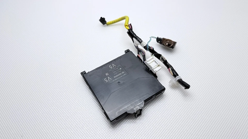 2019 2020 - 2023 TOYOTA RAV4 MULTIPLEX NETWORK BODY COMPUTER CONTROL MODULE OEM - Image 4 of 4