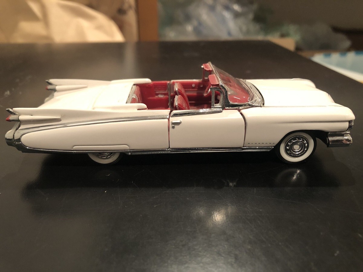 S7952 – SPARK 1/43 - CADILLAC Eldorado Rebellion Parade des Pilotes Le Mans 2019 - Little Bolide
