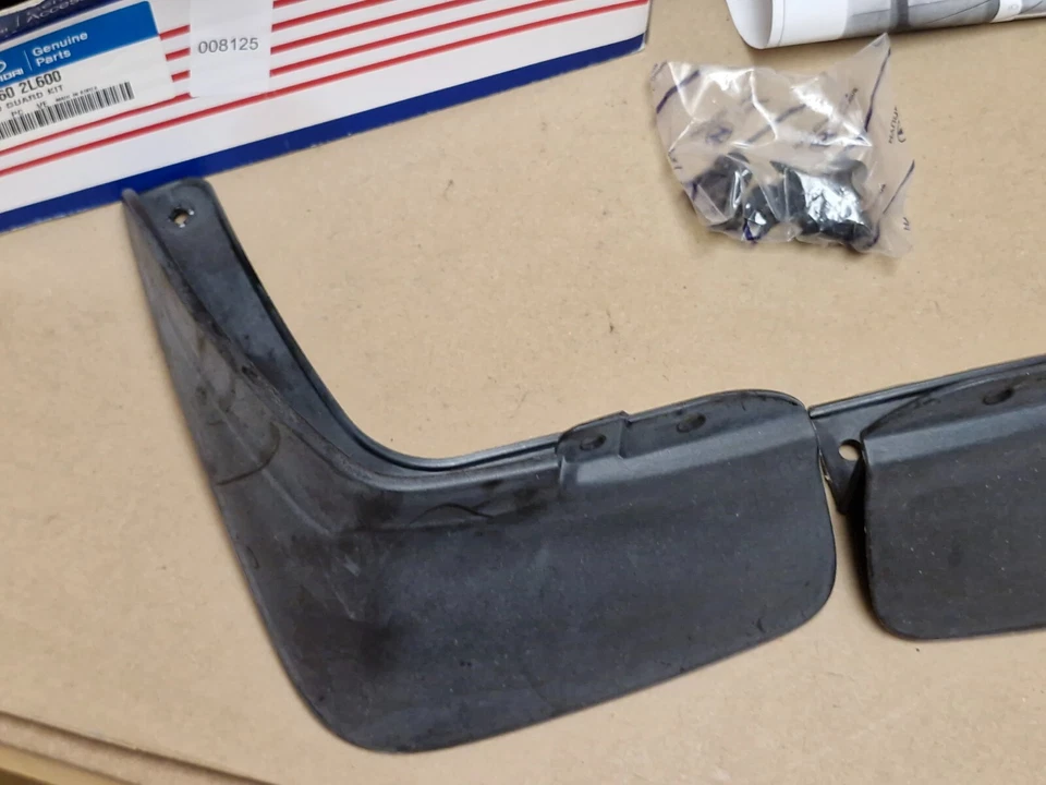 Hyundai Elantra Touring Rear Mud Flaps Set 2008-2012 084602L600 Genuine NEW - Image 3 of 4