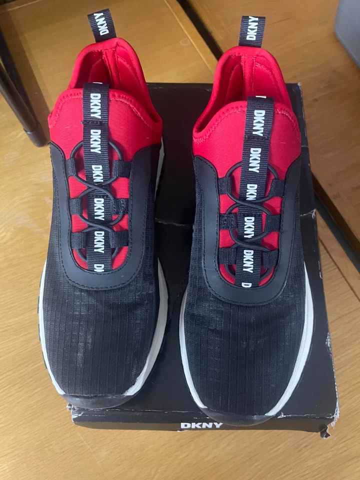 Zapatillas DKNY Little Kids EE. UU. Talla 5 Danni Dino Negras Estilo # DKN1077-9 Foto 2 de 4