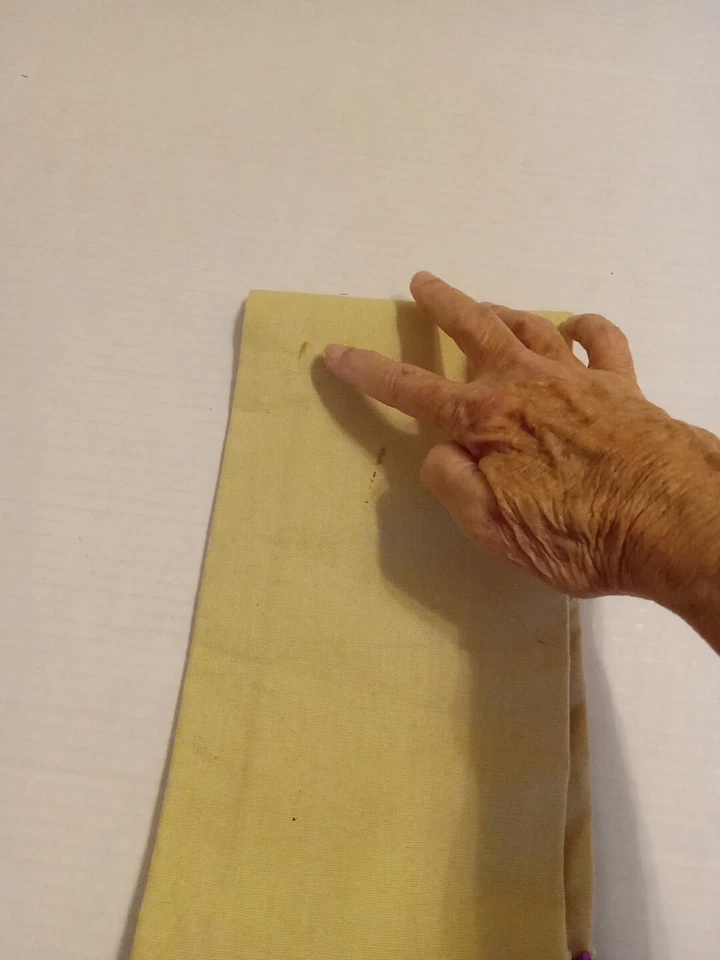 Toallas de plato vintage bordadas a mano de muselina vida natural. 2 manchas en la espalda Foto 4 de 4