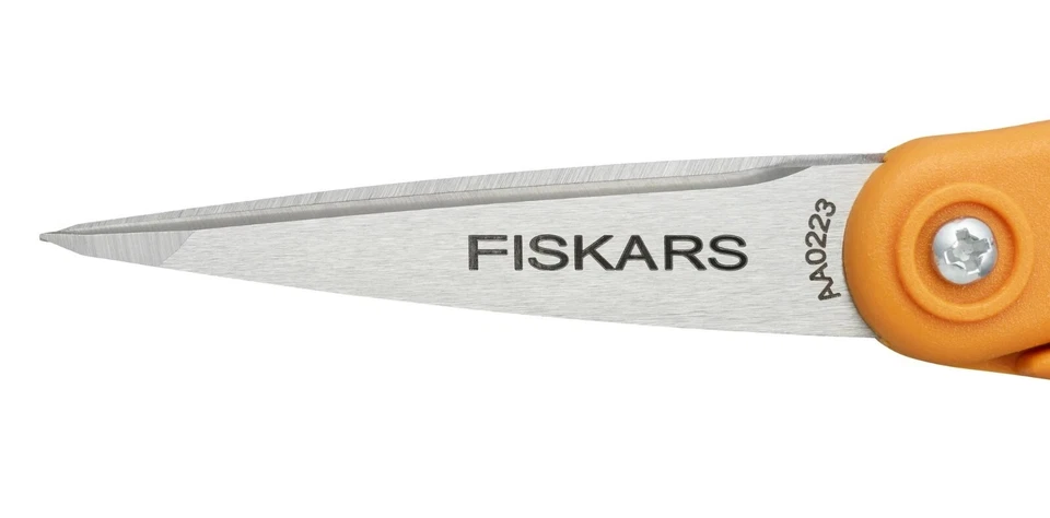 Fiskars No. 5 Micro-Tip stainless steel sharper blades, Ideal for fabric - Image 4 of 4