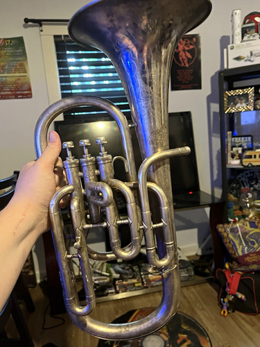 HN White King Alto horn 8” bell w/ Water Key & Case F tuning