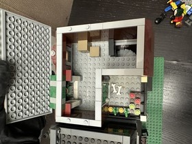 LEGO Creator Expert Modular Pet Shop 10218, Preowned READ DESCRIPTION