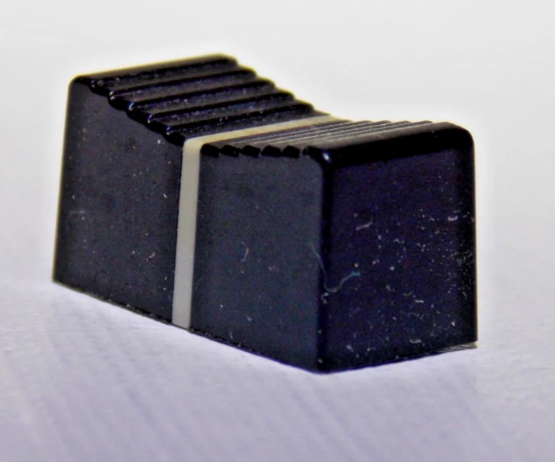 Roland  XP-80 XP-50 XP-60  Replacement Original Slider Knob EXCELLENT CONDITION - Image 2 of 4