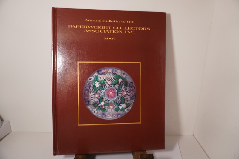PCA Paperweight Collectors Association 2004 ANNUAL BULLETIN HARD COVER BOOK =VGC