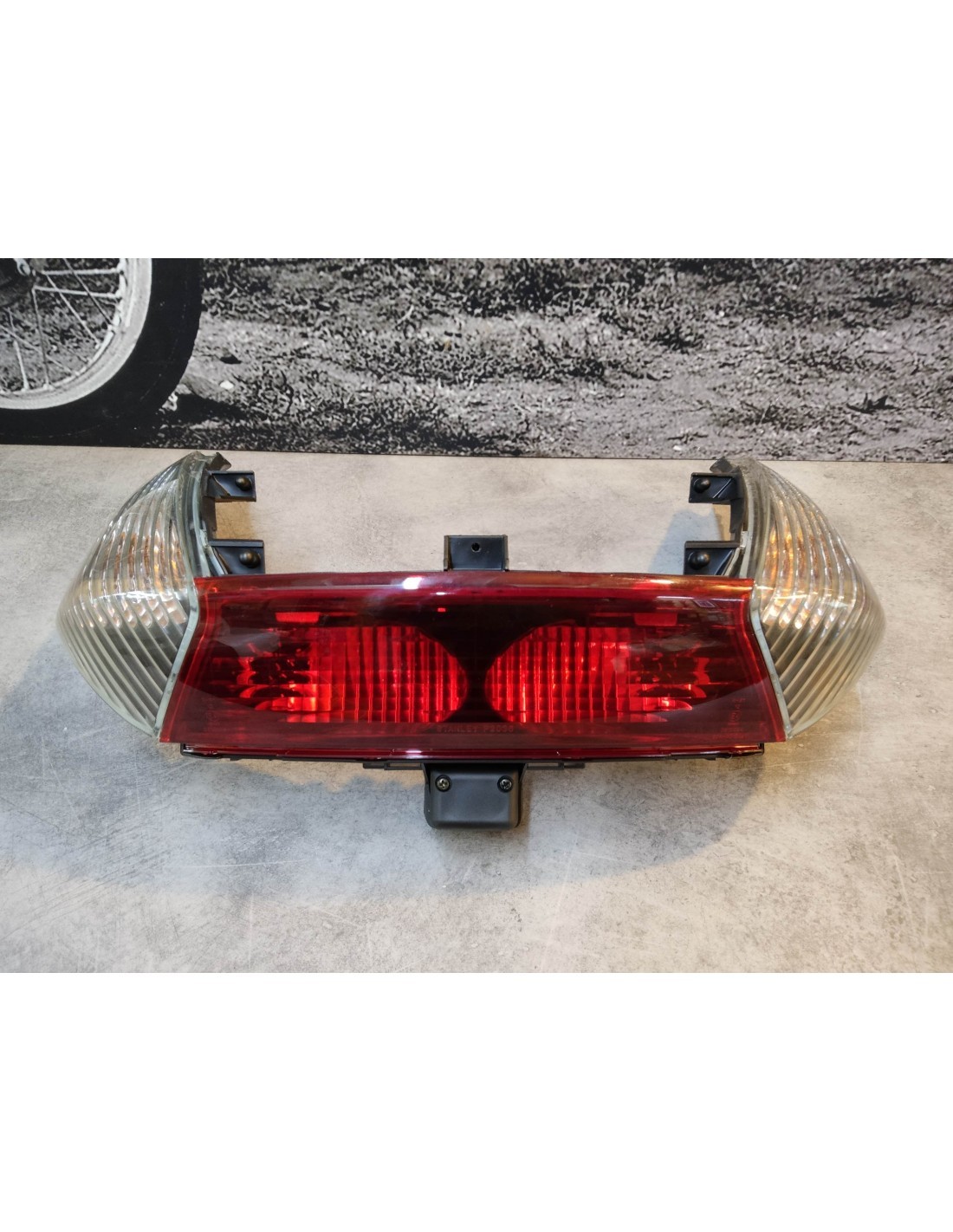 Feu arriere complet FJS600 Honda bloc optique premium reference 33710-MCT-691