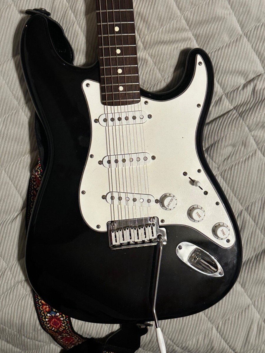 FENDER USA stratcastarZシリアル2000年 2000 fender stratocaster. Black rosewood fretboard. Super