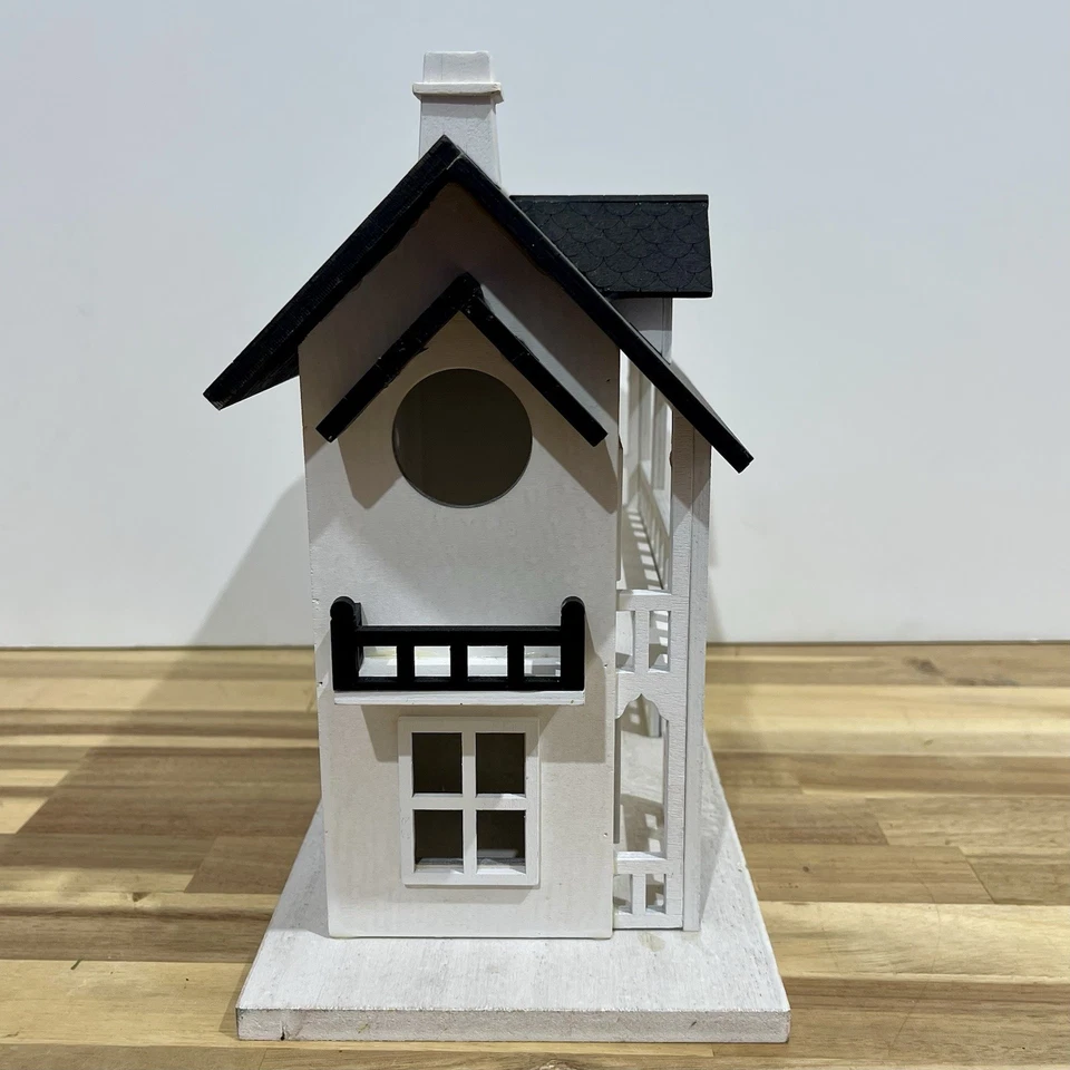 Деревянный скворечник черно-белый в колониальном стиле очаровательный домик с крыльцом - Изображение 4 из 4