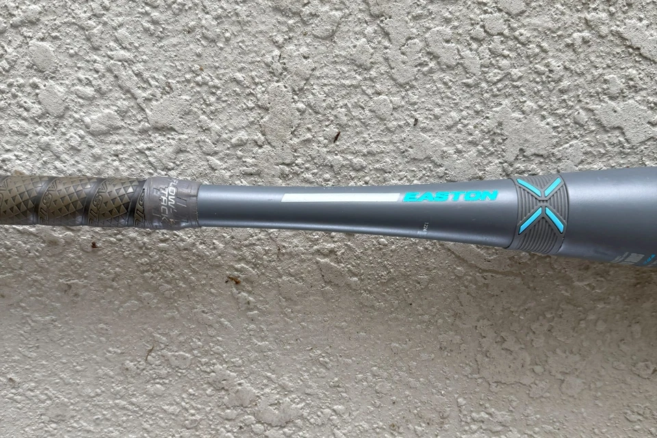 Easton Ghost OG 2025 - 11 bate de softbol lanzamiento rápido 30" 19 oz - usado en excelente estado Foto 3 de 4