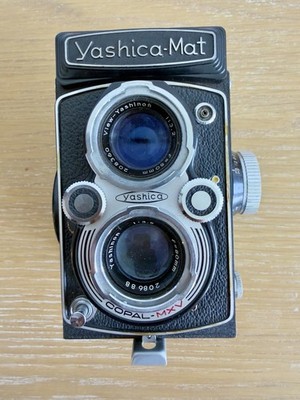 Vintage Yashica-Mat Copal-MXV Camera 80mm Twin Lens w/ Leather