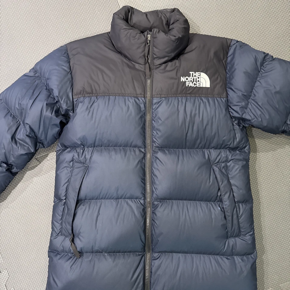 Plumero retro North Face Nuptse para mujer talla mediana Foto 3 de 4