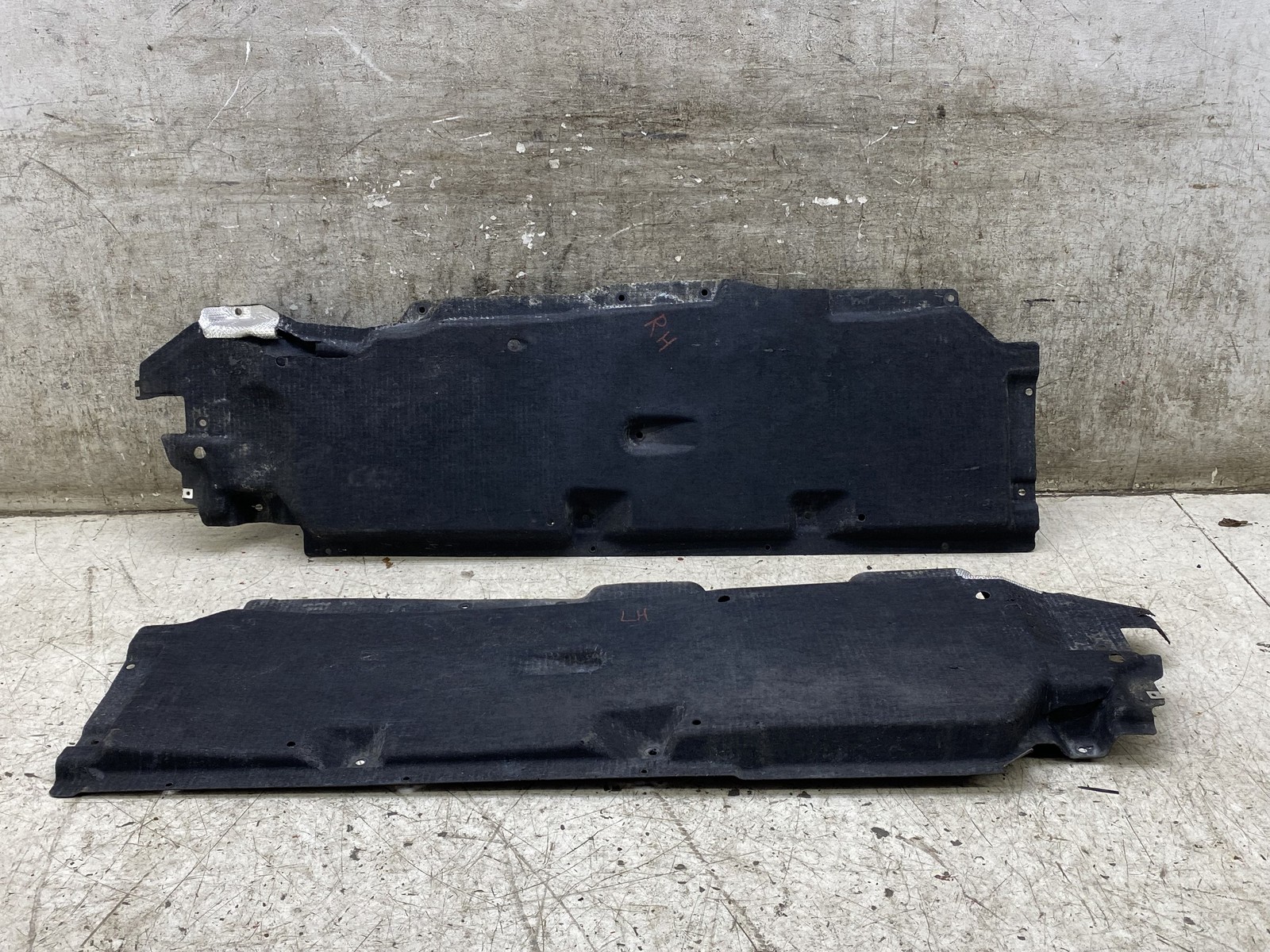 2016-2020 BENTLEY BENTAYGA LEFT RIGHT UNDERBODY SIDE SHIELD GUARD TRIM PANEL SET