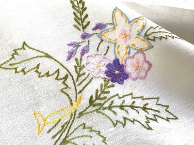 Vintage weiße Leinen Tischdecke/große Tischmitte handbestickt Blumen 84x83