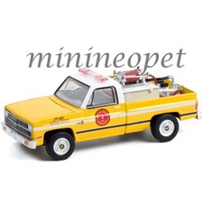 GREENLIGHT 67020 B 1981 CHEVY K20 FIRE DEPARTMENT with FIRE EQUIPMEN 1/64 YELLOW