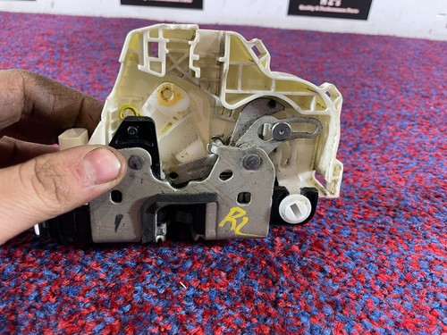 JEEP GRAND CHEROKEE TRACKHAWK 6.2L 11-21 OEM REAR LEFT SIDE DOOR LOCK ACTUATOR - Picture 3 of 4